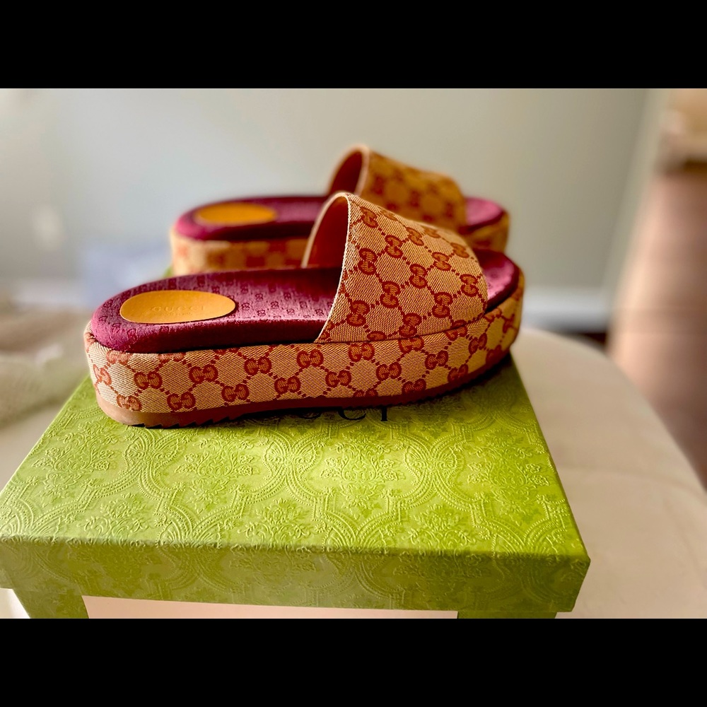 GUCCI Angelina Foatform Slide - Beige Ruggine